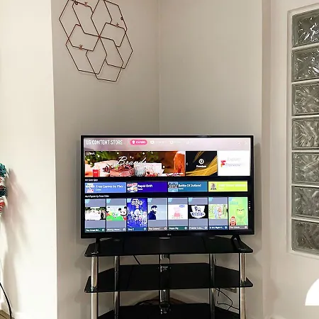 Luke Stays - Harrogate Road Apartment *