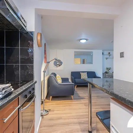Luke Stays - Harrogate Road Apartment