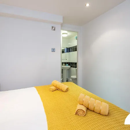 Luke Stays - Harrogate Road Leeds (West Yorkshire)