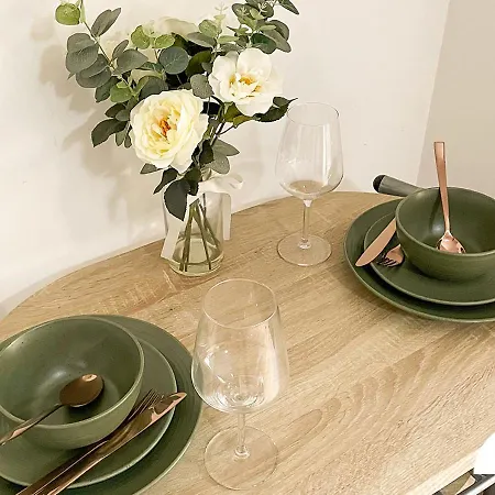 Luke Stays - Harrogate Road Apartment